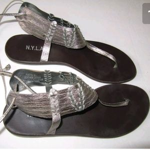 NYLA Metallic Silver Thong Sandals Ties Sz 61/2